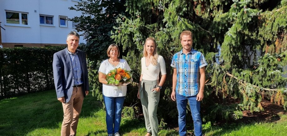 Foto von Frau Schwalb und Gratulanten