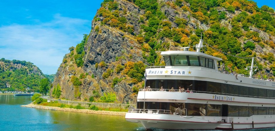 Foto Schiff vor der Loreley