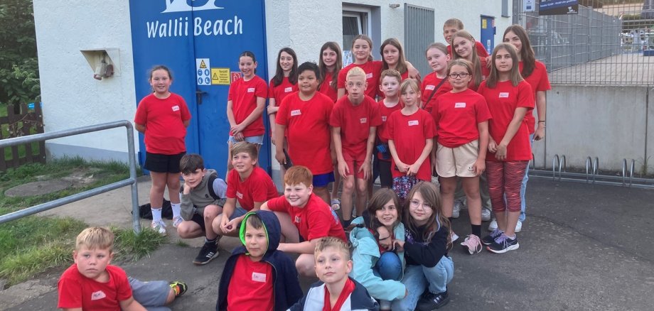 Foto der Kinder der Schwimmbadübernachtung